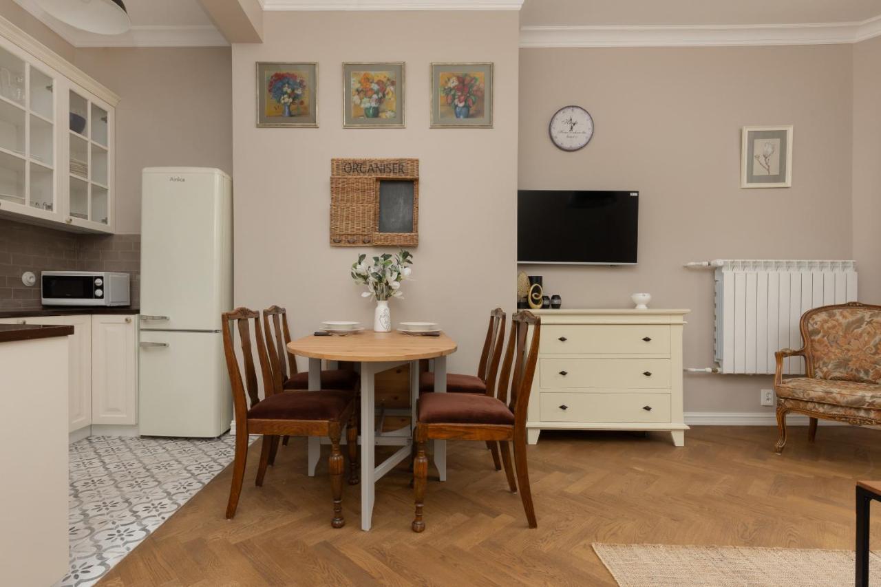 Metro Rondo Onz Apartment By Noclegi Renters Warszawa Exteriör bild